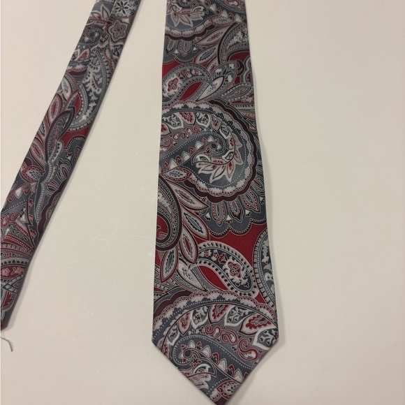Perry Ellis Portfolio Men’s Paisley Necktie – Red, Gray & Black | Classic Silk - Picture 2 of 4